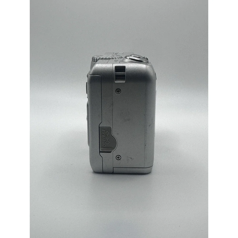 Nikon Coolpix 775 Digital Camera 2.1MP Silver UNTESTED For Parts/ Repair